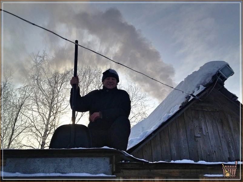 муж моет крышу