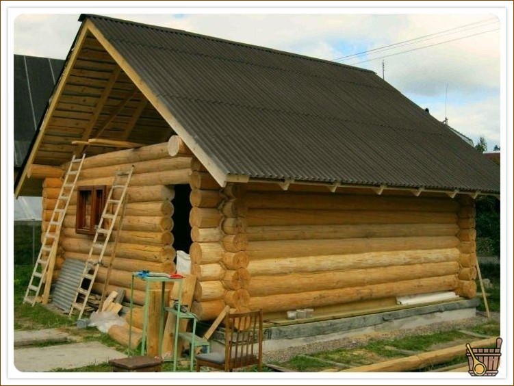 баня из оцилиндрованного бревна